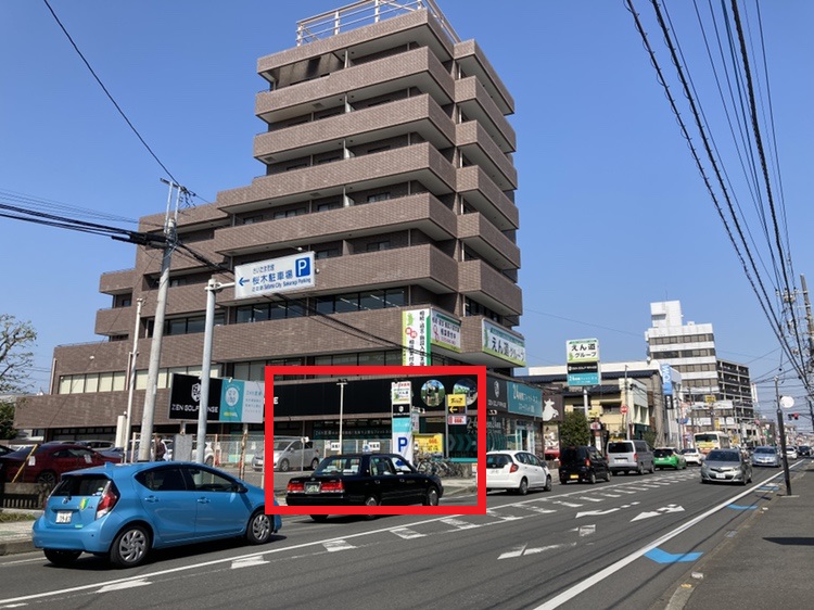 駐車場入り口:大宮方面からお越しの場合、左折でお入りいただけます