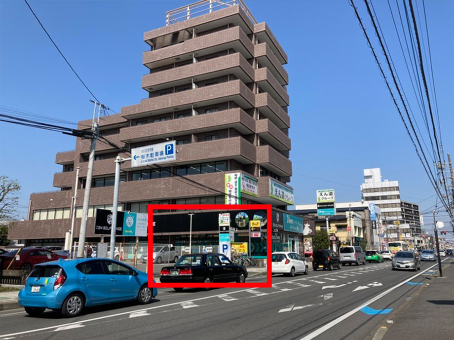 大宮方面から車でお越しの方への駐車場入り口